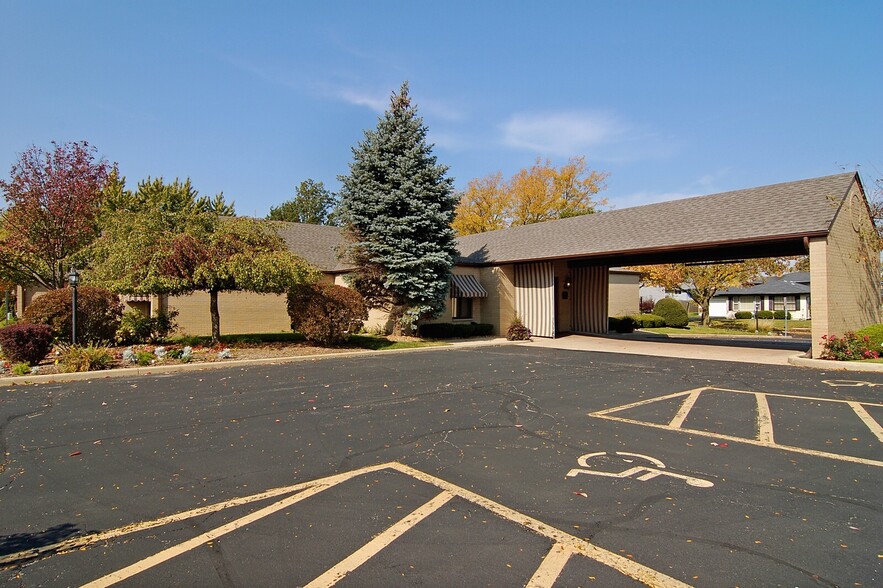 1698 Bloomingdale Rd, Glendale Heights, IL for sale - Building Photo - Image 1 of 1