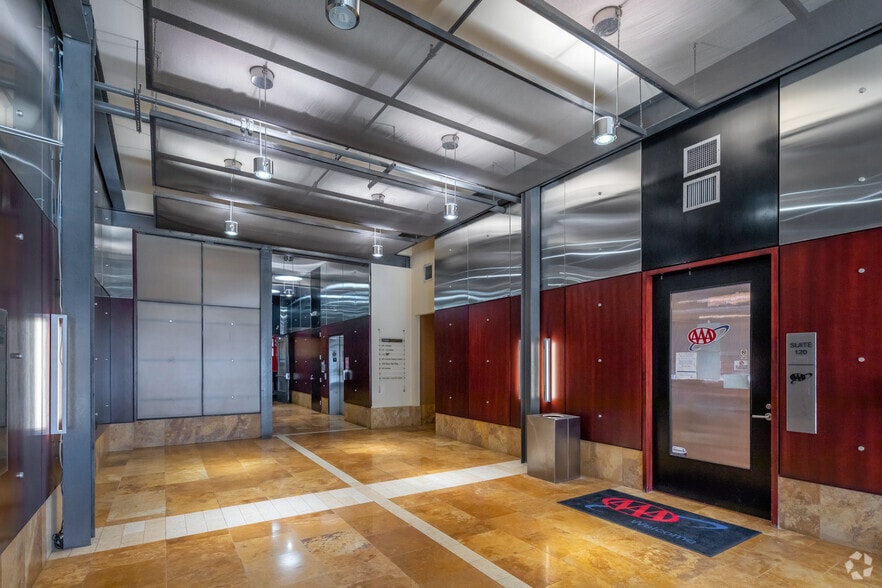 445 E Market St, Louisville, KY for sale - Lobby - Image 3 of 5