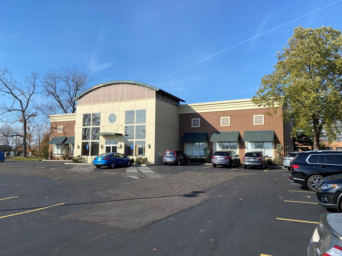 32875 Solon Rd, Solon, OH 44139