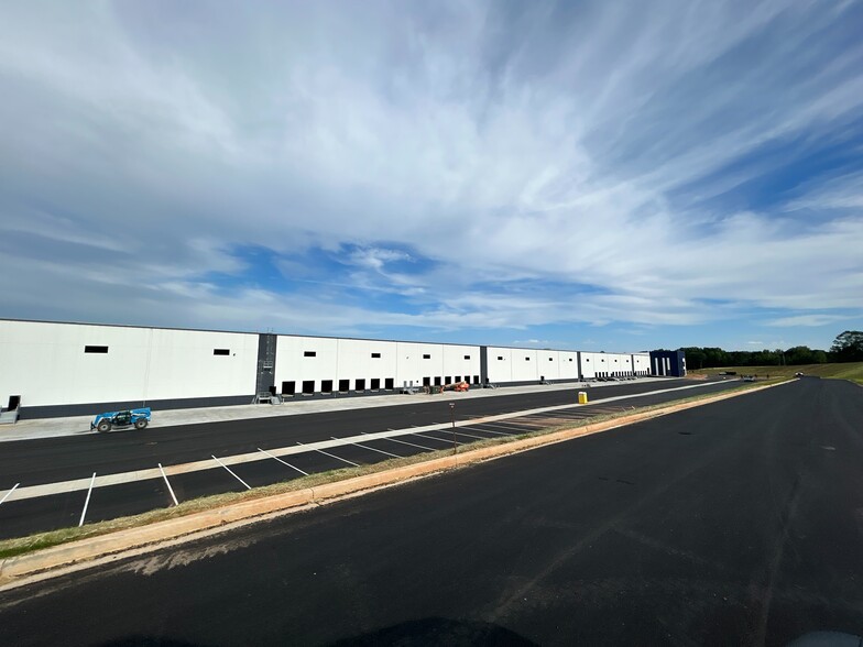 500 Logistics, Wellford, SC for lease - Building Photo - Image 3 of 8