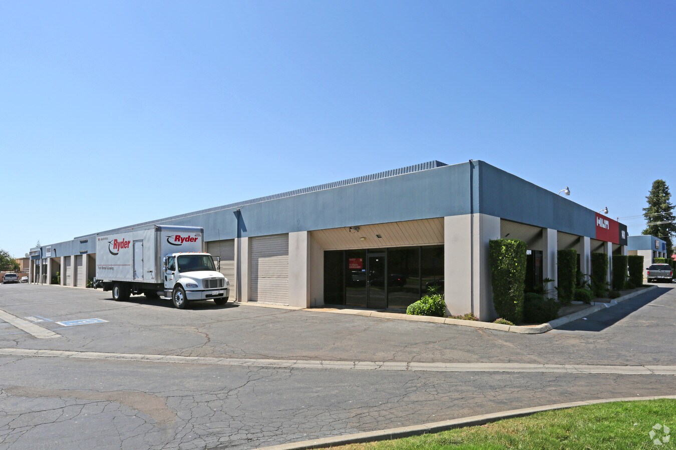 1421 N Clovis Ave, Fresno, CA 93727