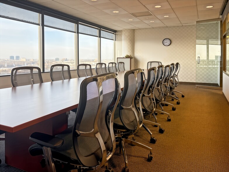 1600 Golf Rd, Rolling Meadows, IL for lease - Building Photo - Image 2 of 20