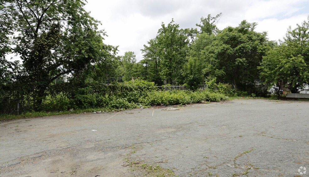 2295 Forest Ave, Staten Island, NY for sale - Building Photo - Image 1 of 1