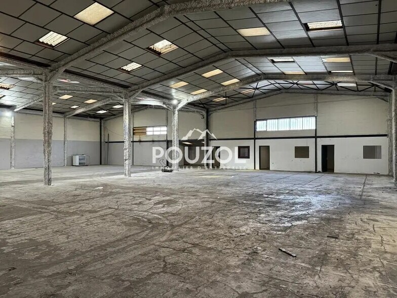 Flex in Clermont-Ferrand for lease - Interior Photo - Image 2 of 12