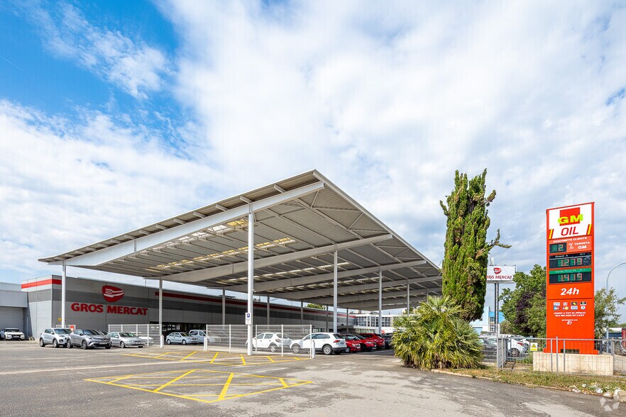 in Montcada i Reixac, Barcelona for sale - Primary Photo - Image 1 of 1