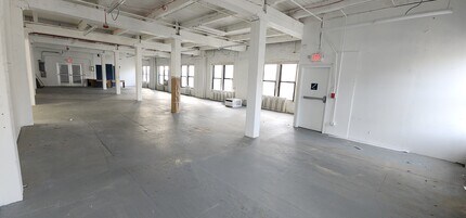 21-07 Borden Ave, Long Island City, NY for lease Interior Photo- Image 2 of 12