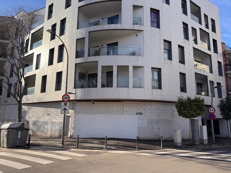 Multifamily in Esplugues de Llobregat, Barcelona for sale - Building Photo - Image 1 of 5