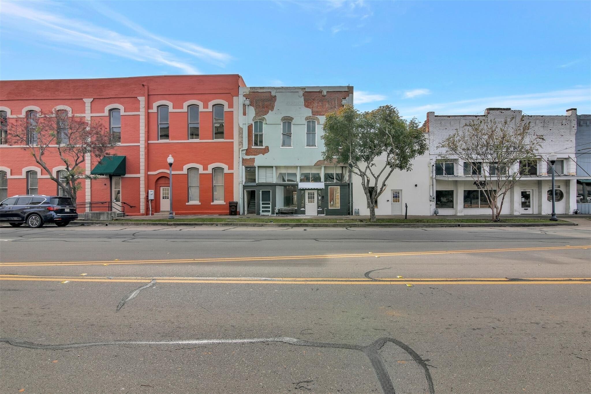 109 W Sam Rayburn Dr, Bonham, TX for sale Building Photo- Image 1 of 1