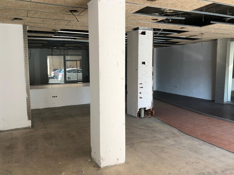 Retail in Lleida for sale - Building Photo - Image 3 of 6