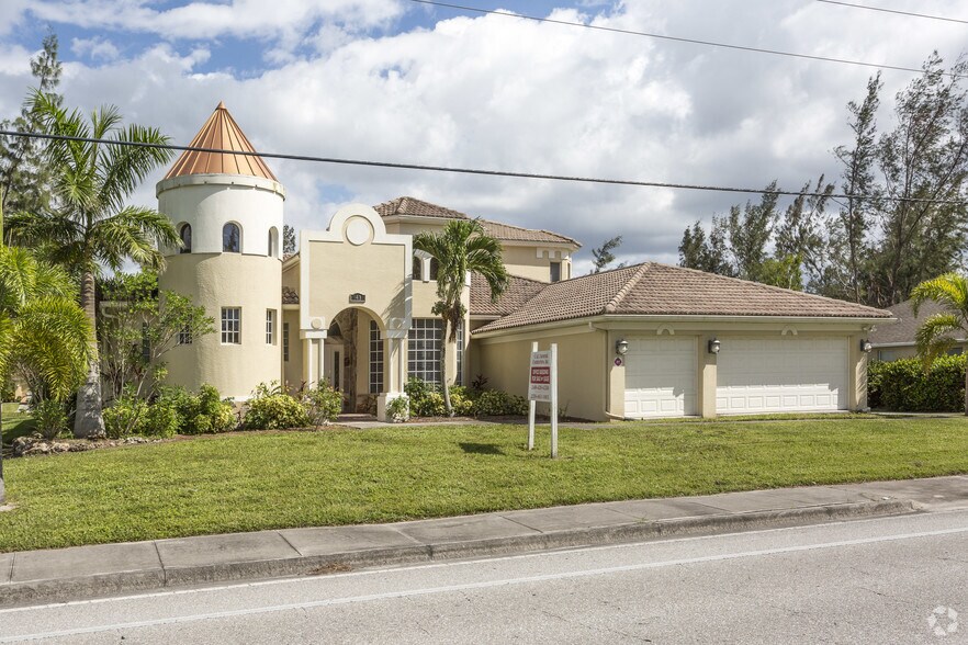 943 Chiquita Blvd S, Cape Coral, FL 33991