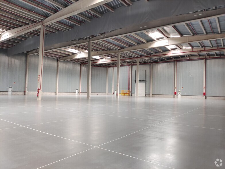 Industrial in Cabanillas del Campo, Guadalajara for lease - Primary Photo - Image 1 of 9