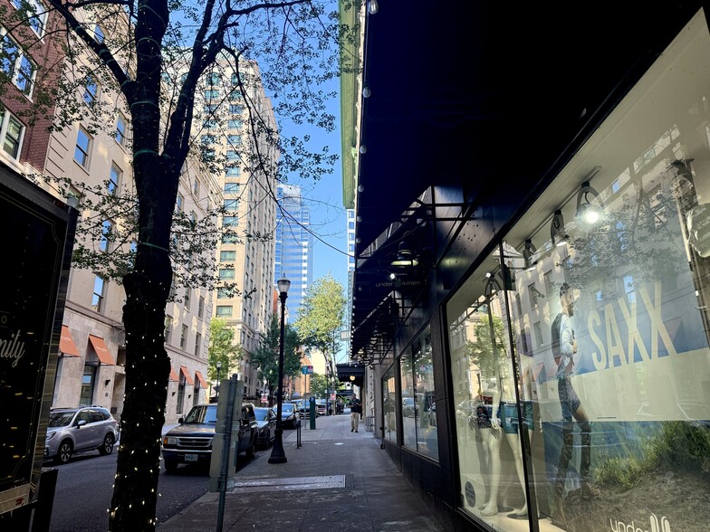 800 SW Washington St, Portland, OR for lease - Building Photo - Image 2 of 14