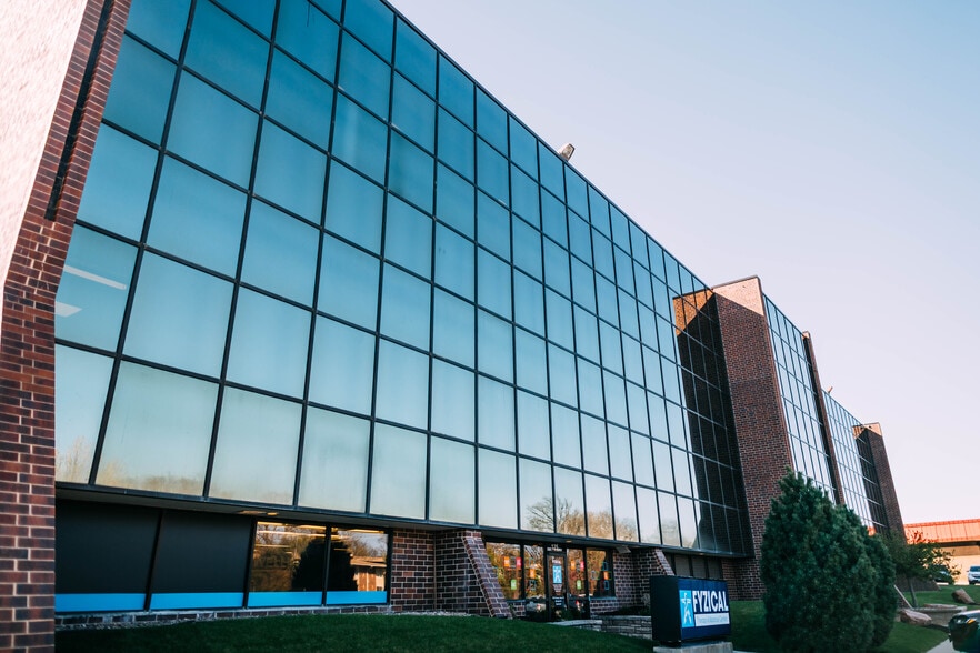 770 N Cotner Blvd, Lincoln, NE for lease - Building Photo - Image 2 of 10