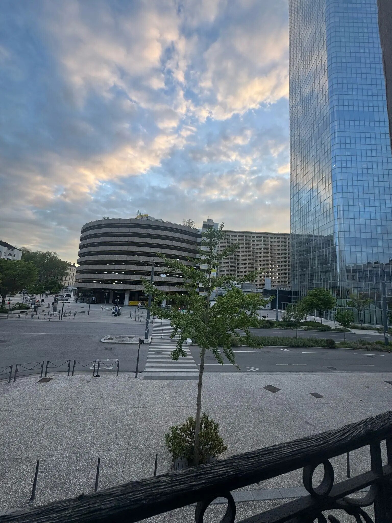 Office in Lyon for sale Building Photo- Image 1 of 7
