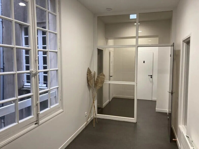 Office in Nantes for lease - Interior Photo - Image 3 of 6