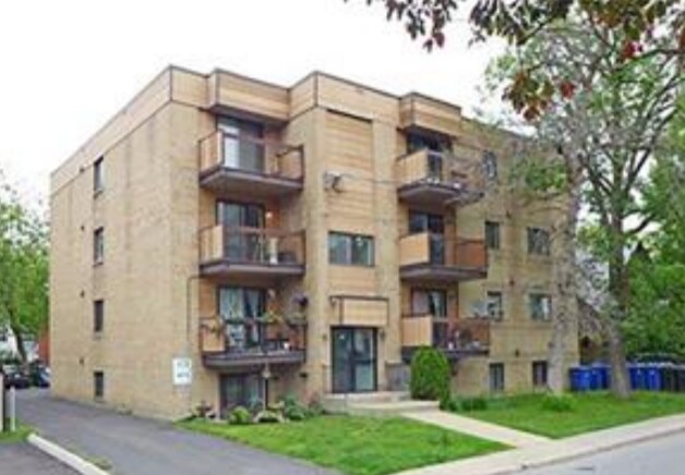 130 Rue King Edward, Longueuil, QC for sale Primary Photo- Image 1 of 1