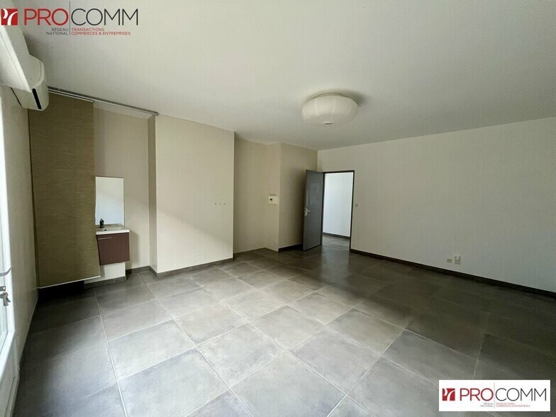 Office in Saint-Rémy-de-Provence for lease - Interior Photo - Image 3 of 7
