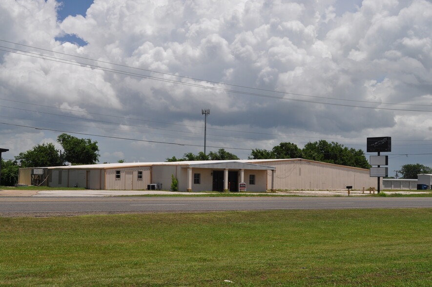 1501 S Blue Bell Rd, Brenham, TX for sale - Building Photo - Image 2 of 27