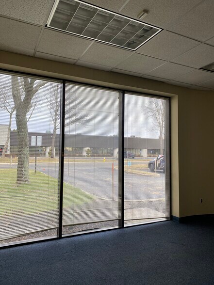 100 Colin Dr, Holbrook, NY for lease - Building Photo - Image 2 of 22