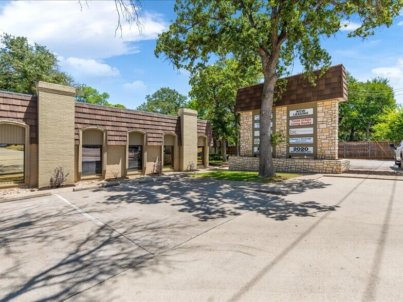 2020 W Northwest Hwy, Grapevine, TX for lease - Building Photo - Image 3 of 33
