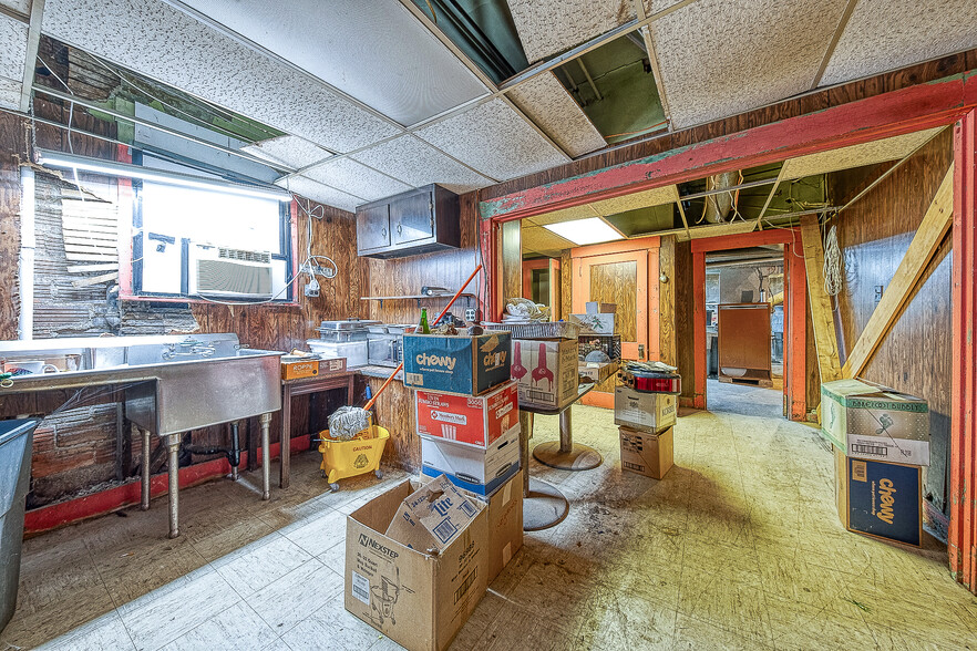 654 Center Ave, Pittsburgh, PA for sale - Building Photo - Image 3 of 28