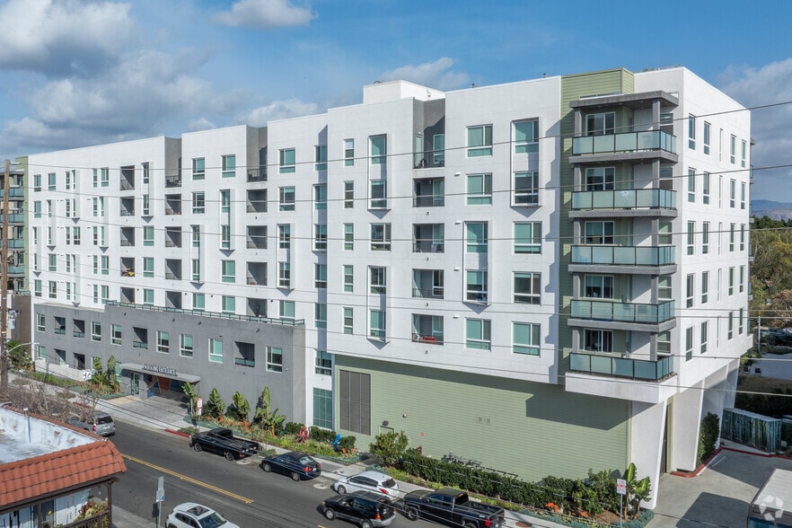 1660 E 1st St, Santa Ana, CA for lease - Primary Photo - Image 1 of 5