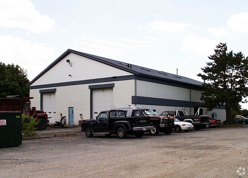 421 Faunce Corner Rd Dartmouth Ma 02747 Light Manufacturing 421 Faunce Corner Rd 9 500 Sf Of Flex Space Available In Dartmouth Ma