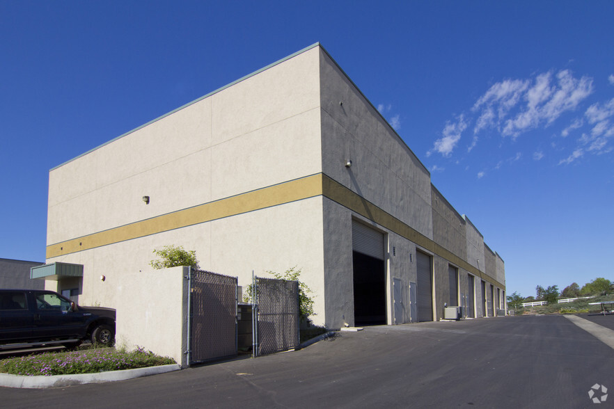 405-425 Maple St, Ramona, CA for lease - Building Photo - Image 3 of 9