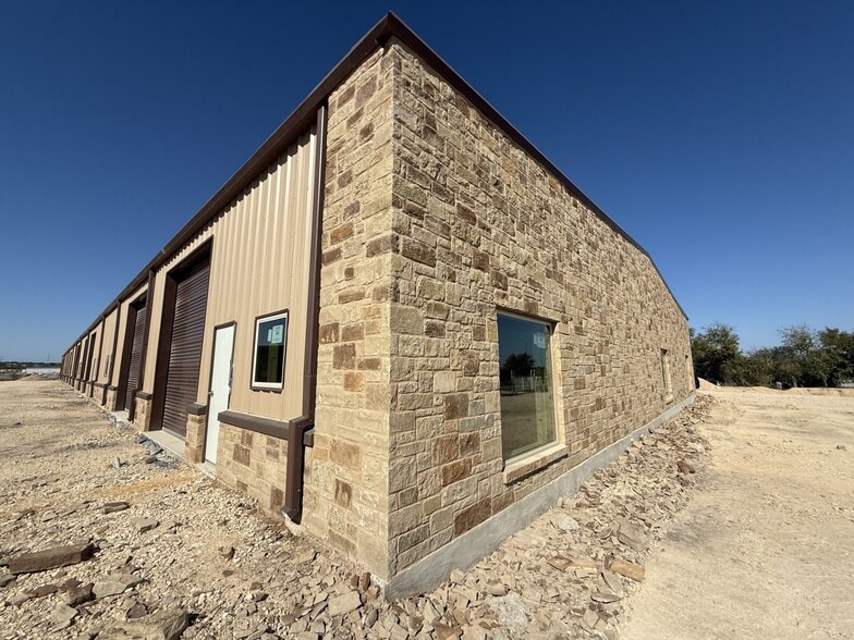 7990 Old Bastrop Rd, New Braunfels, TX for lease - Building Photo - Image 3 of 15