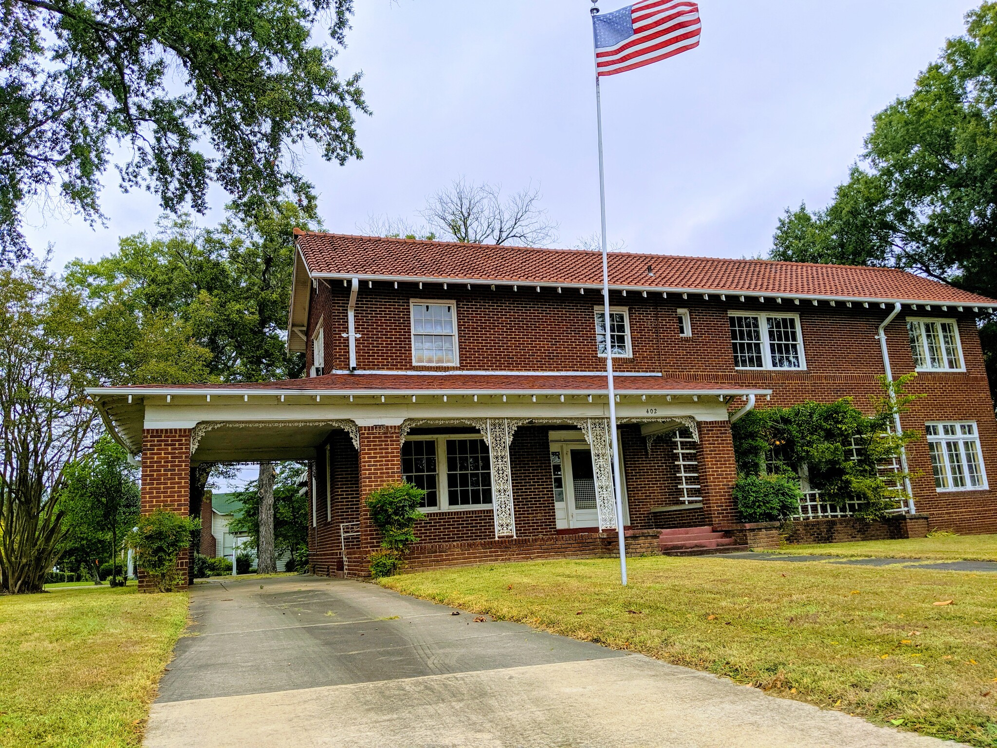 402 E Race St, Searcy, AR for sale Primary Photo- Image 1 of 1