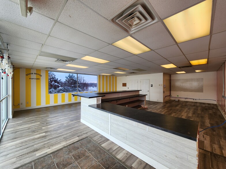 635 N 9th St, Kalamazoo, MI for lease - Interior Photo - Image 2 of 12