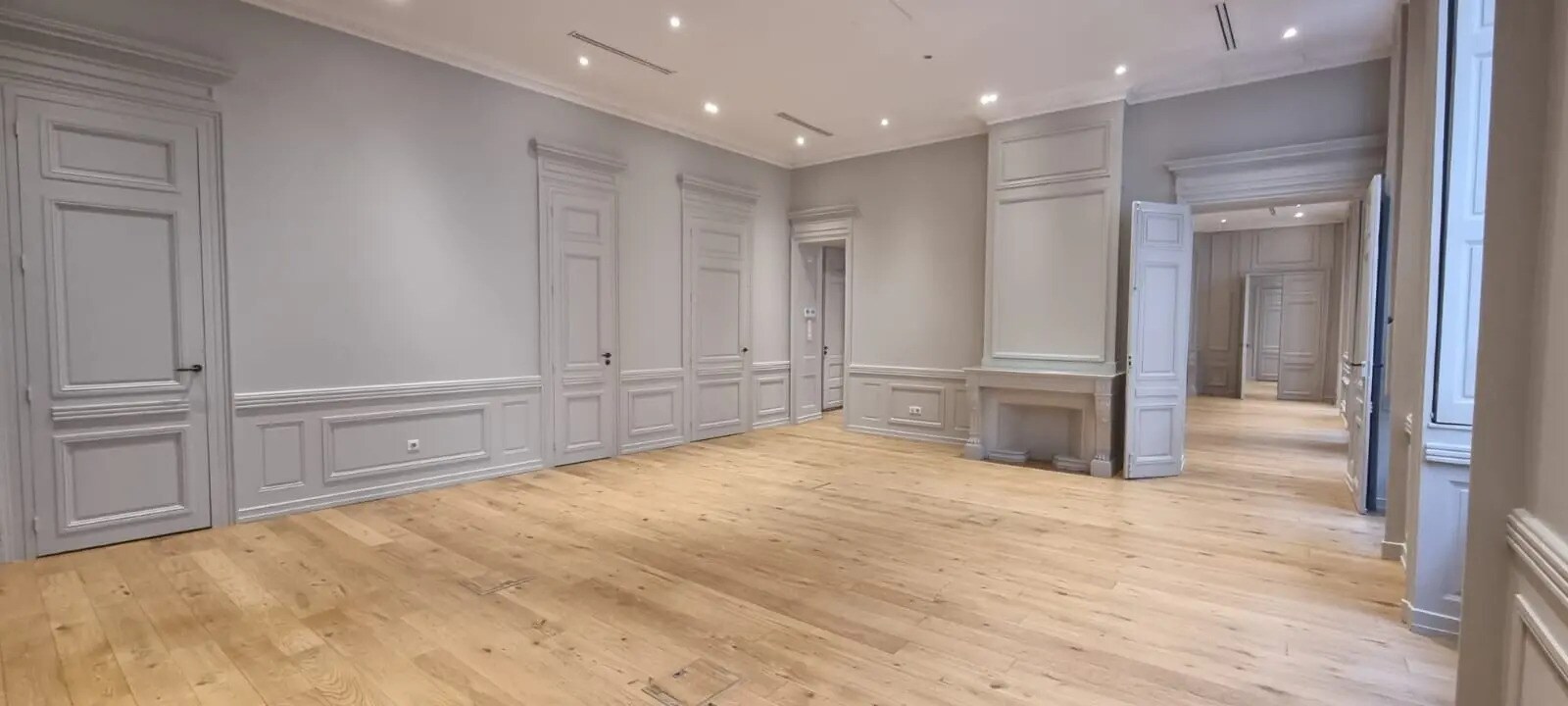 14 Rue Royale, Lyon for lease Interior Photo- Image 1 of 17