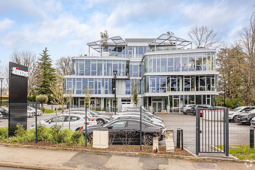 Office in Limonest for lease - Primary Photo - Image 1 of 2