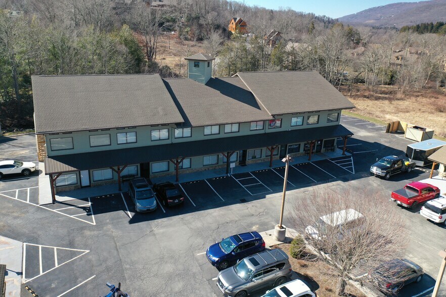 102 High Country Sq, Banner Elk, NC for lease - Building Photo - Image 3 of 13