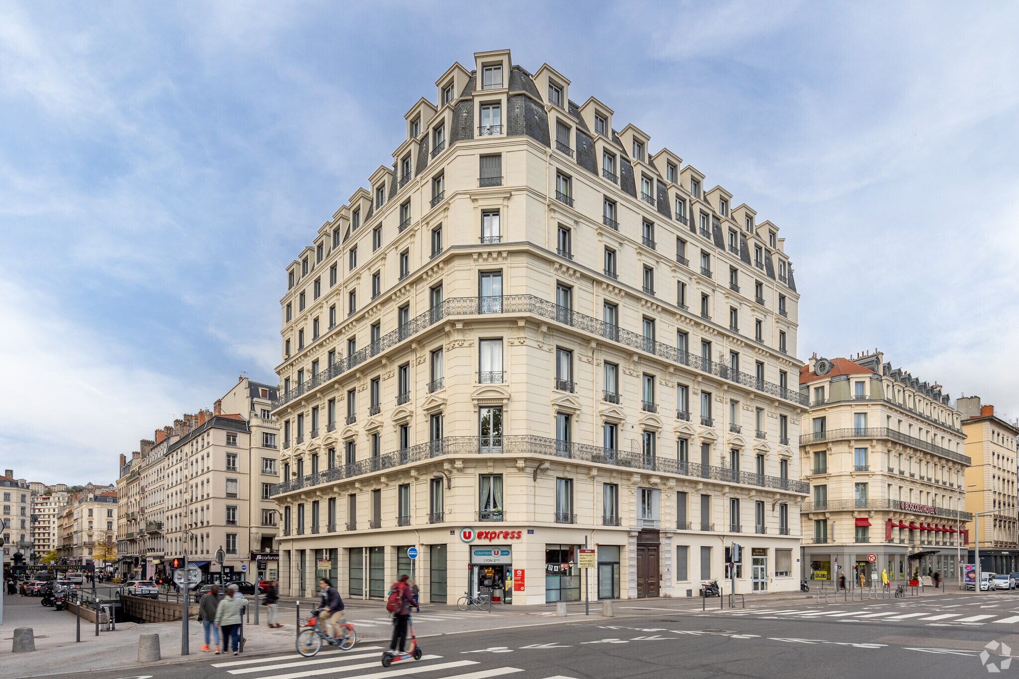 Office in Lyon for lease Primary Photo- Image 1 of 6