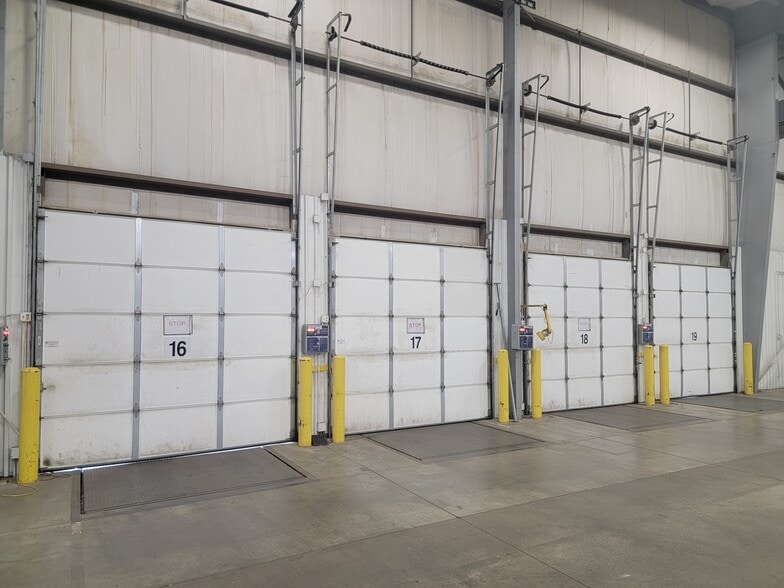 725-729 Logistics Dr, Belvidere, IL for lease - Interior Photo - Image 3 of 5