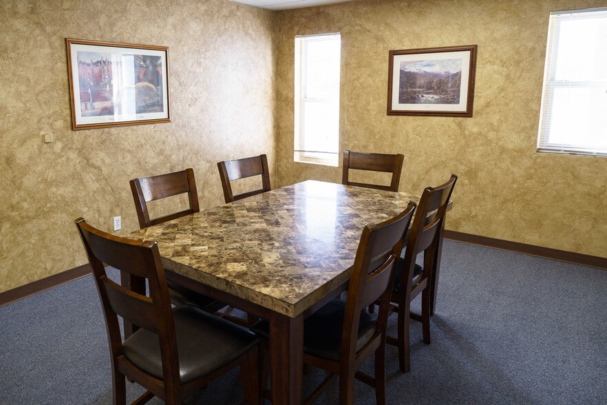 1826 E Platte Ave, Colorado Springs, CO for lease - Building Photo - Image 2 of 8