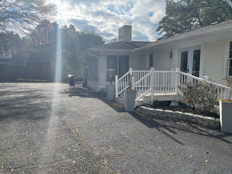 3036 NE Roswell Rd, Marietta, GA for lease - Building Photo - Image 3 of 9