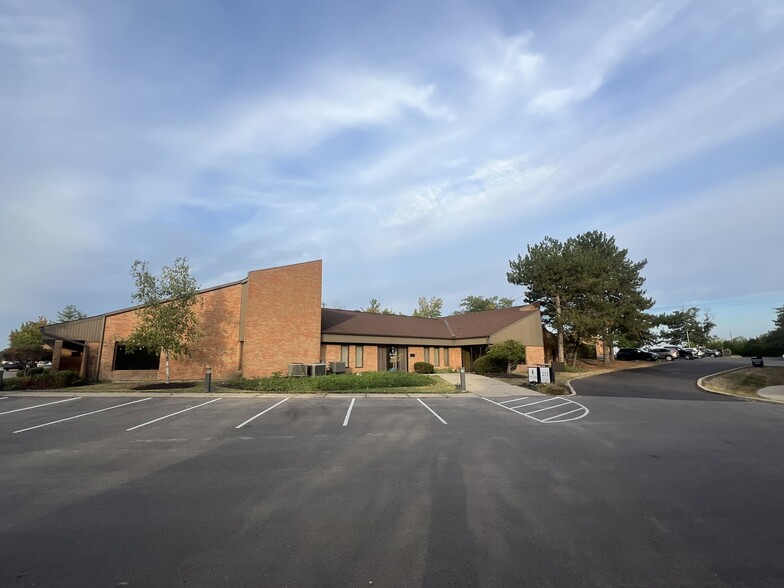 230-236 Thomas More Pky, Crestview Hills, KY for sale - Building Photo - Image 1 of 27