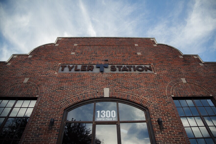 1300 S Polk St, Dallas, TX for lease - Building Photo - Image 1 of 15
