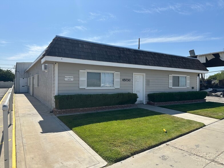 45030 Trevor Ave, Lancaster, CA for lease - Building Photo - Image 1 of 4