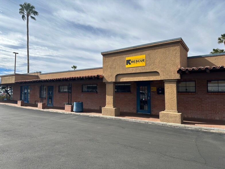 1011 N Craycroft Rd, Tucson, AZ for lease - Building Photo - Image 2 of 5