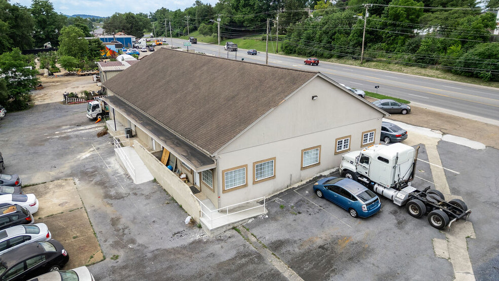 1090 Virginia Ave, Harrisonburg, VA for lease - Building Photo - Image 3 of 40