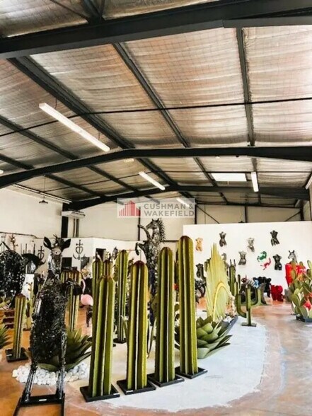 Retail in Nîmes for lease - Interior Photo - Image 1 of 3