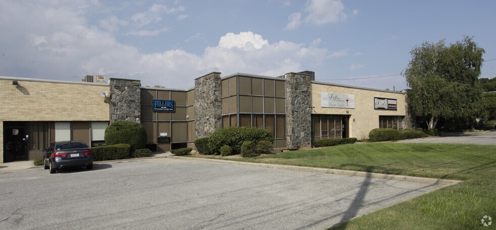 126 DuPont St, Plainview, NY for sale - Building Photo - Image 1 of 1