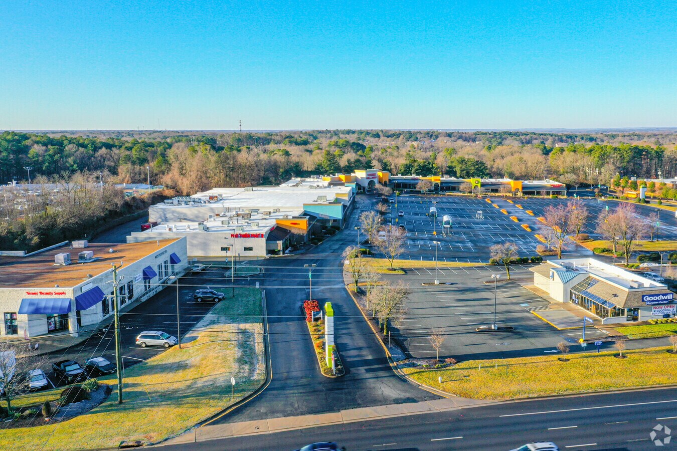 9031 W Broad St, Richmond, VA 23294 West Broad Commons