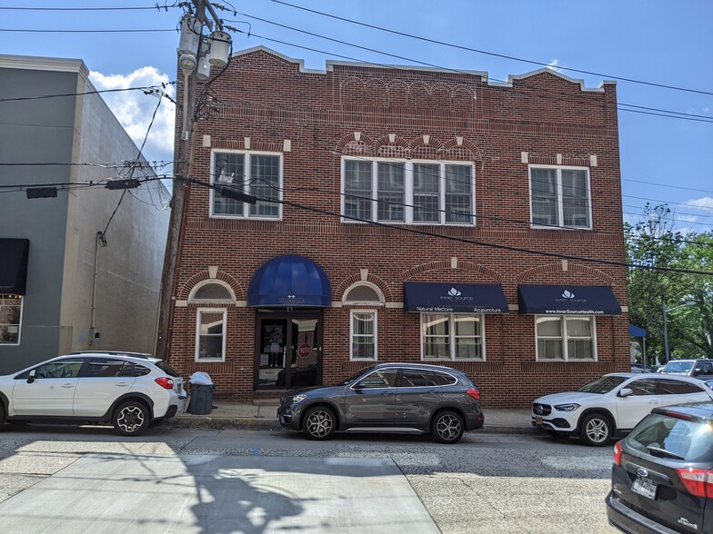 11 Stewart Ave, Huntington, NY for sale - Building Photo - Image 1 of 1