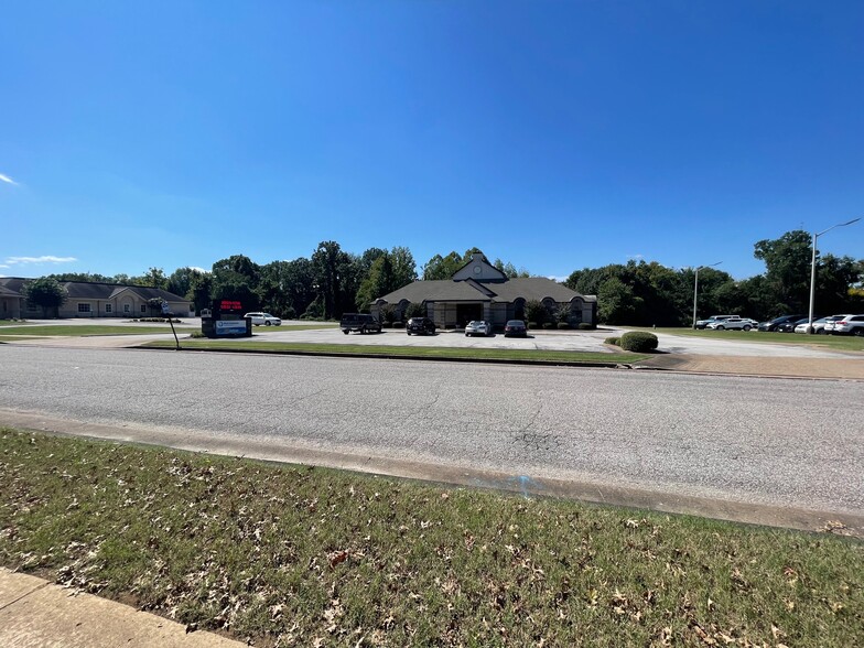 31 Physicians Dr, Jackson, TN for lease - Building Photo - Image 3 of 4