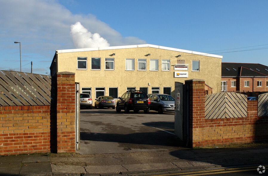 158 Leeds Rd, Castleford for sale - Primary Photo - Image 1 of 1