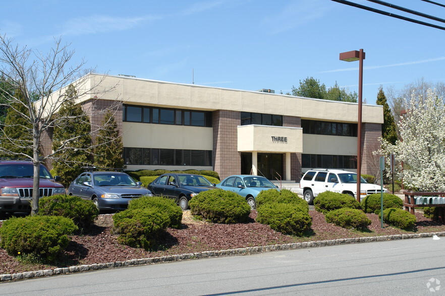 1 Jocama Blvd, Old Bridge, NJ for lease - Building Photo - Image 3 of 6